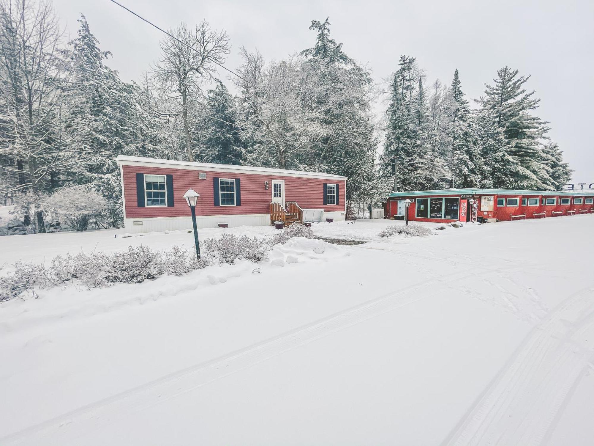 Motel Long Lake And Cottages Exterior photo